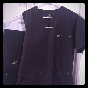 Iguana Med Women’s Scrub Set